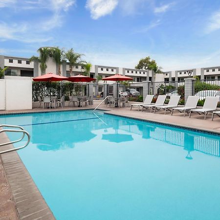 Solara Inn And Suites Anaheim Exterior photo