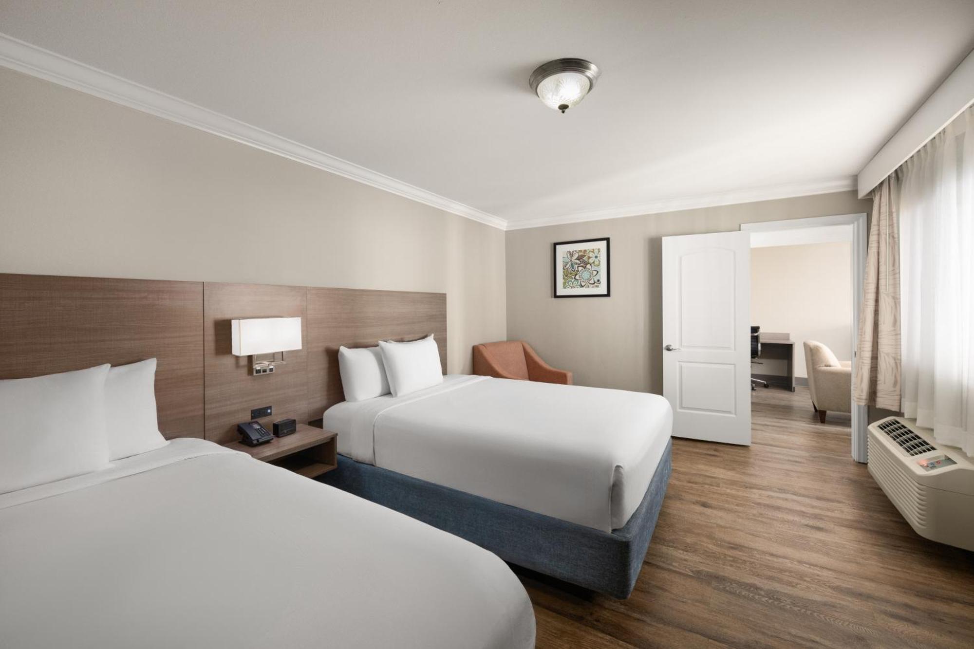 Solara Inn And Suites Anaheim Exterior photo