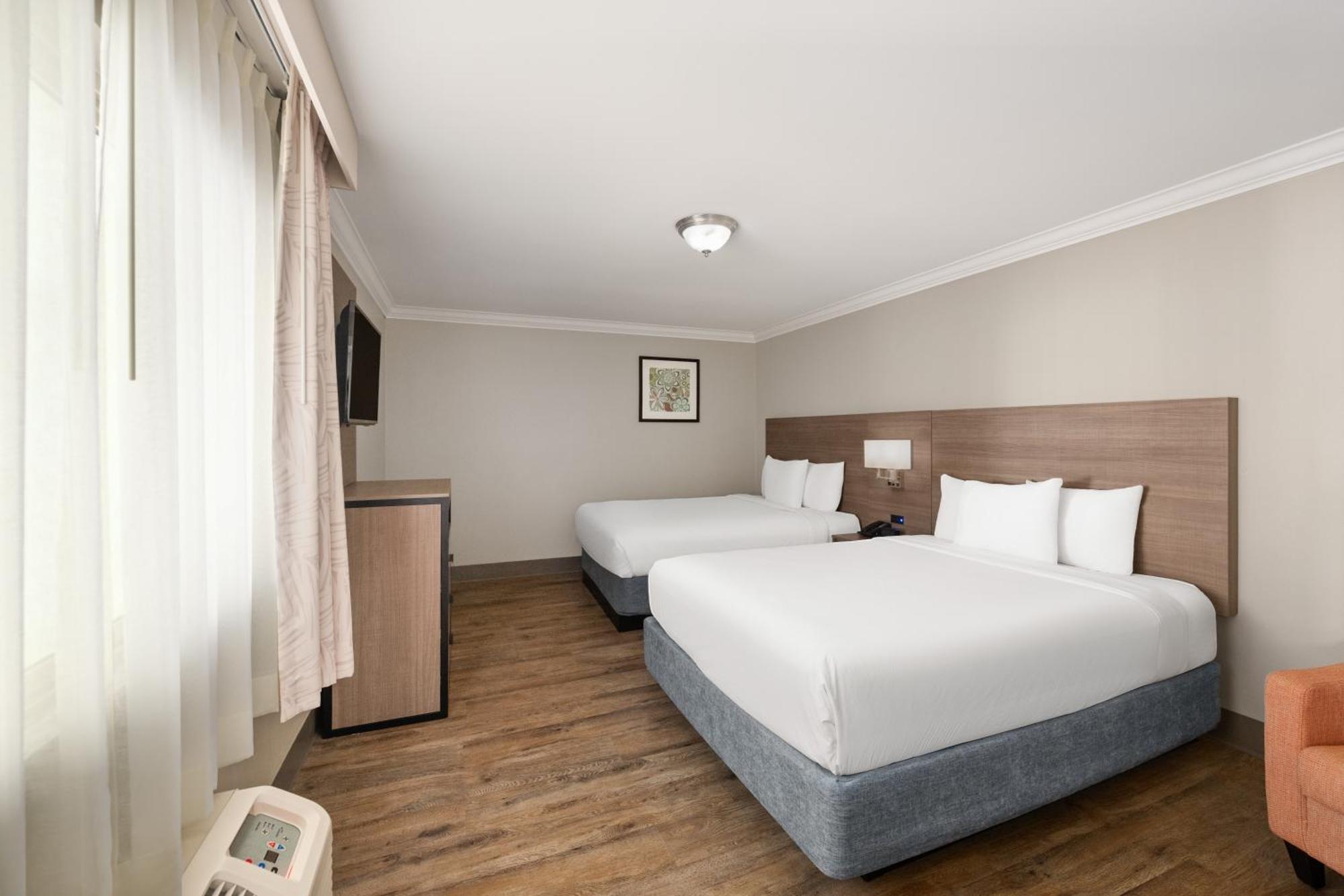 Solara Inn And Suites Anaheim Exterior photo