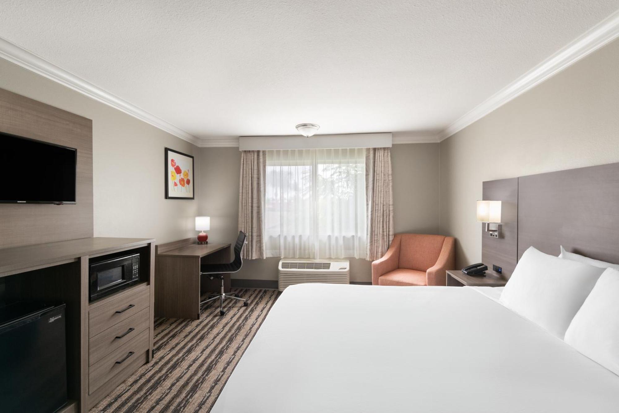 Solara Inn And Suites Anaheim Exterior photo